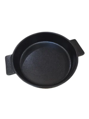 Bol en céramique noire mate avec poignées, solide et élégant, idéal pour servir plats chauds et gratins au four.