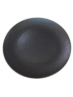 Photoroom-20251213_144709 Assiette ronde en céramique noire mate, au design épuré et élégant, parfaite pour une table moderne.