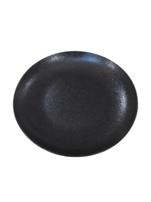 Assiette ronde en céramique noire au design élégant, parfaite pour sublimer vos plats avec sobriété et modernité.