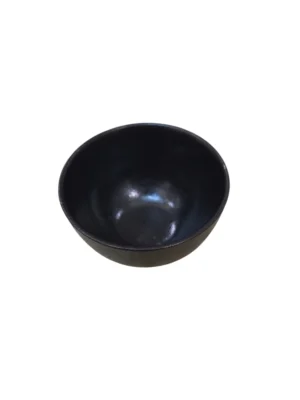 Bol rond en céramique noire, compact et élégant, idéal pour vos sauces et petites préparations.