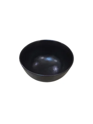 Bol rond en céramique noire, au design épuré et texture mate, pour une touche moderne à votre service.