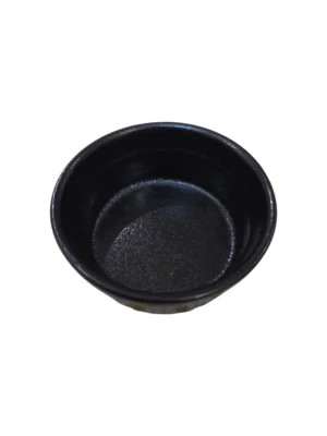 Petit bol rond en céramique noire, idéal pour sauces et accompagnements.